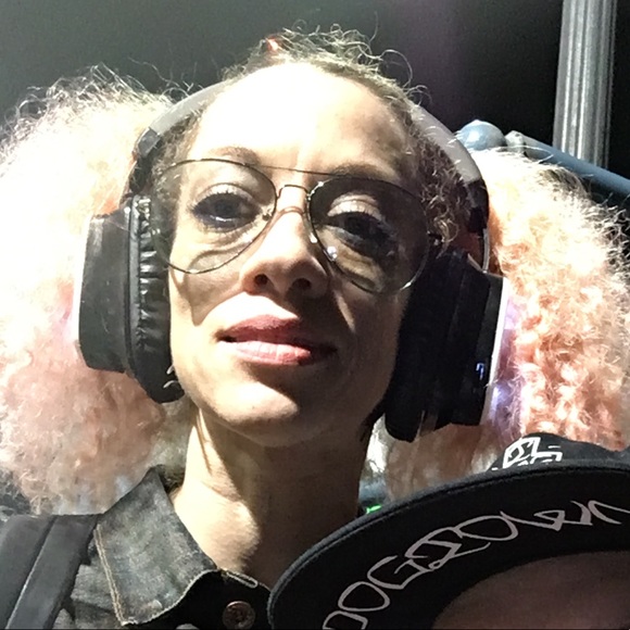 Meet your Posher, Star - Picture 2 of 2